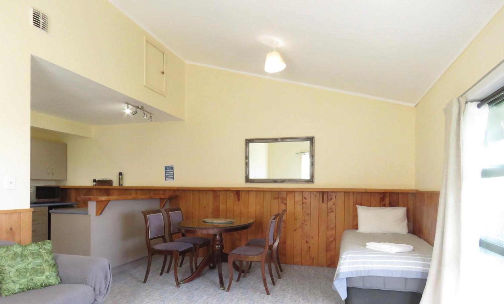 Mystery Creek Motel Rukuhia Kültér fotó
